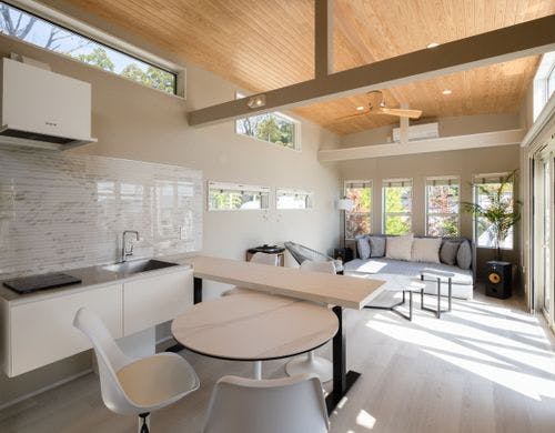 お部屋一例（トレーラーハウス）