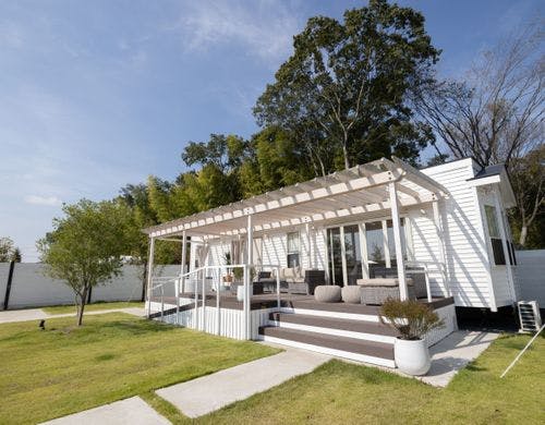 お部屋外観一例（トレーラーハウス）