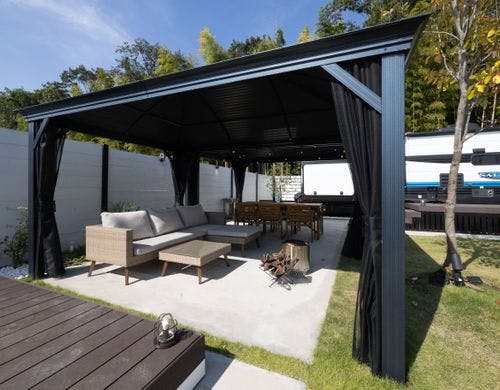 アウトドアリビング（セーラムトレーラー）