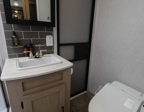 洗面所・トイレ（セーラムトレーラー）