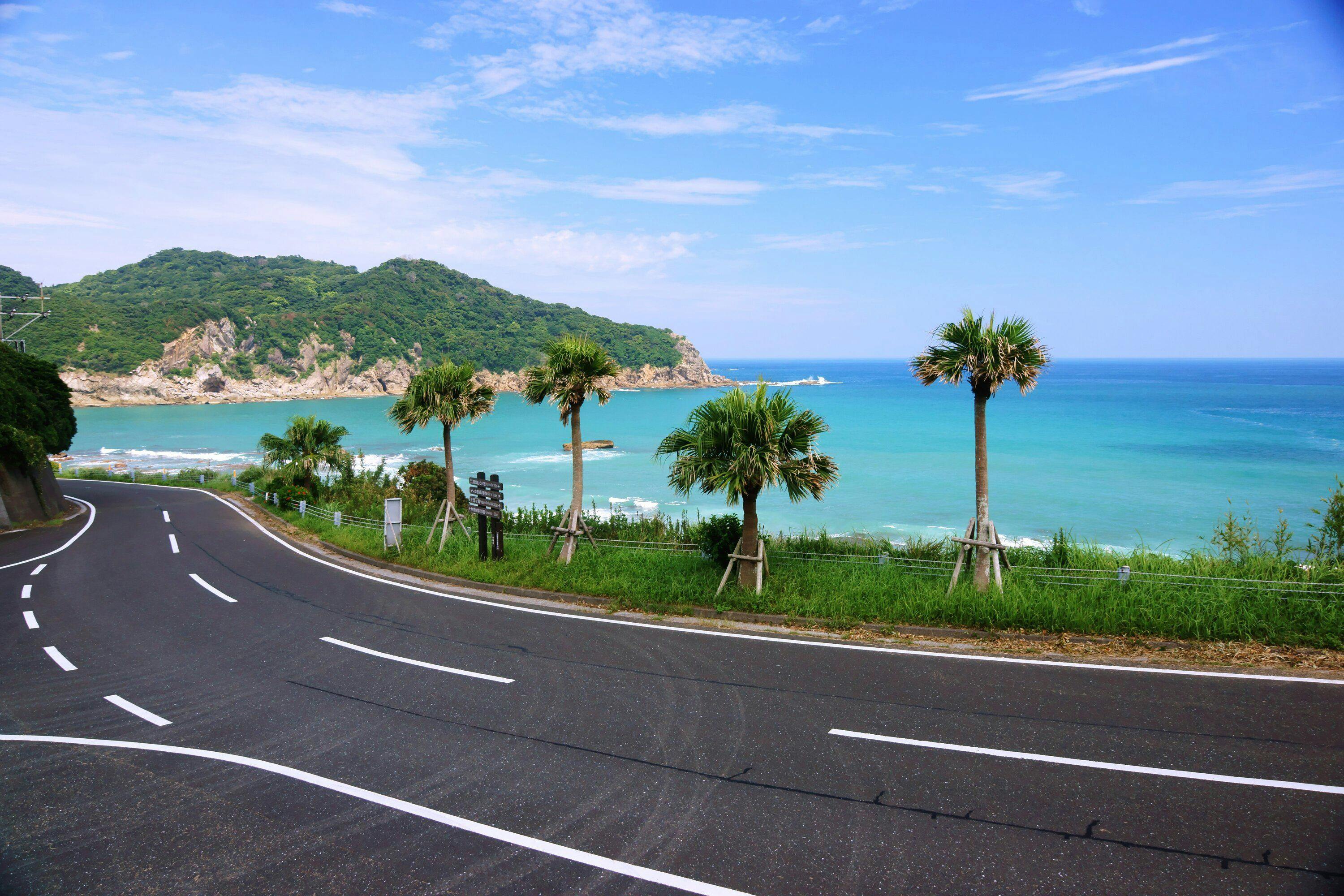 Garis pantai "Nichinan Kaigan" yang membentang ke selatan dari Kota Miyazaki.