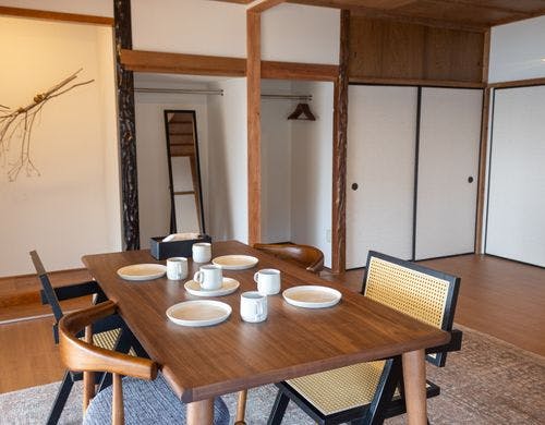 ソファーやテーブルのあるお部屋。