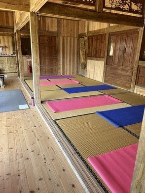 โยคะบ้านโบราณ (ภาพประกอบ)
