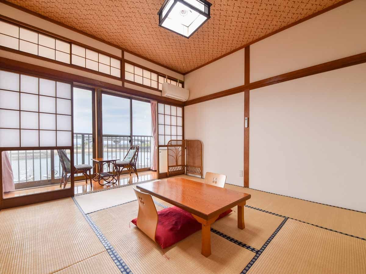 *Bilik/Ini adalah bilik gaya Jepun yang ringkas dan tradisional.