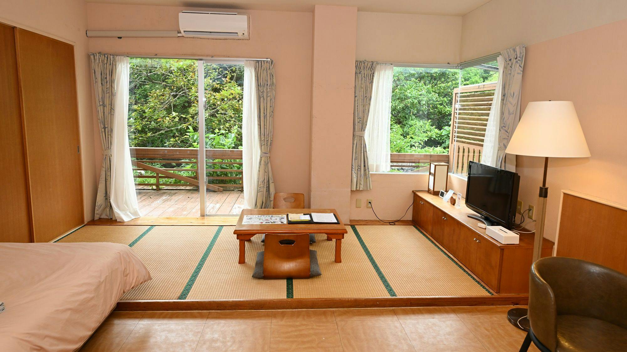Iriomote Island Jungle Hotel Painumaya
