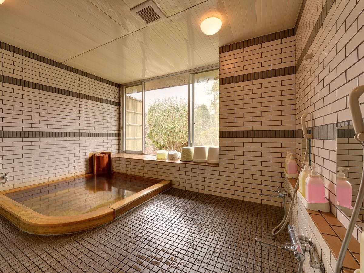 *【ห้องอาบน้ำชาย】