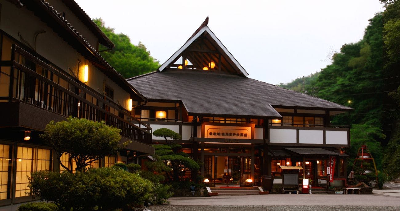 호반에 자리한 숨겨진 숙소 양호장