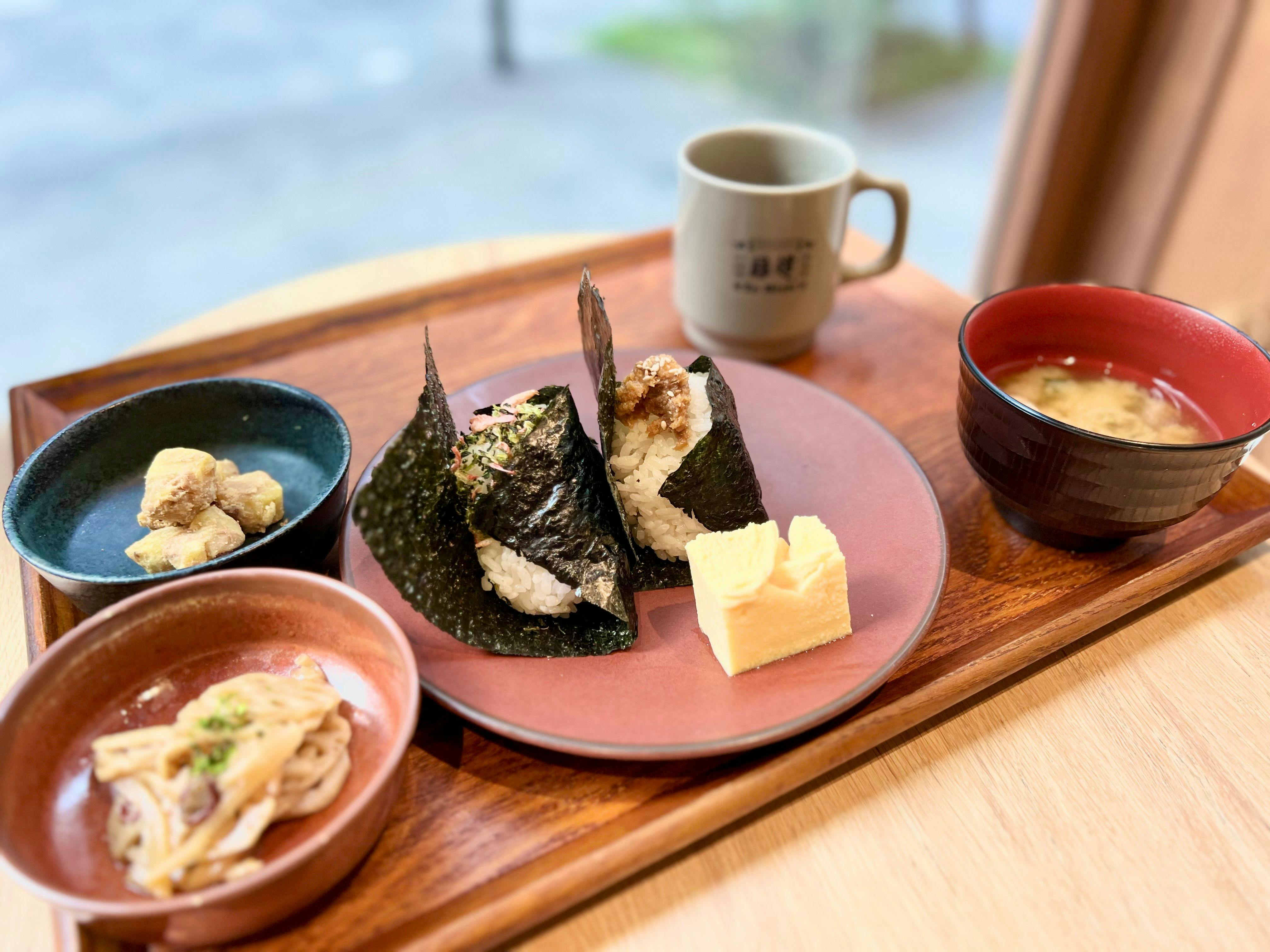 ข้าวปั้นสามเหลี่ยม