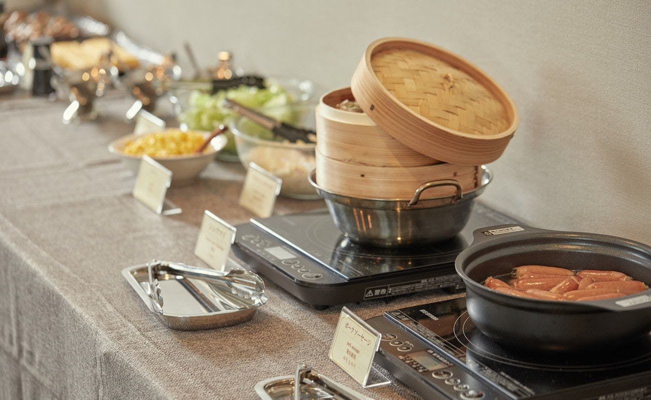 เรามีเมนูญี่ปุ่นและตะวันตก 30 รายการให้เลือก