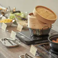 เรามีเมนูญี่ปุ่นและตะวันตก 30 รายการให้เลือก