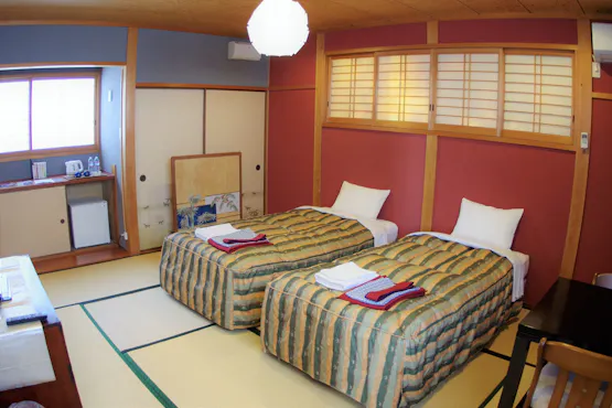 Bilik tetamu tingkat 2, bilik Shin, dihiasi dengan gaya Jepun dengan lantai tatami.