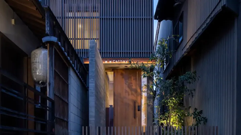 Gion Cathay @ LiB PLUS