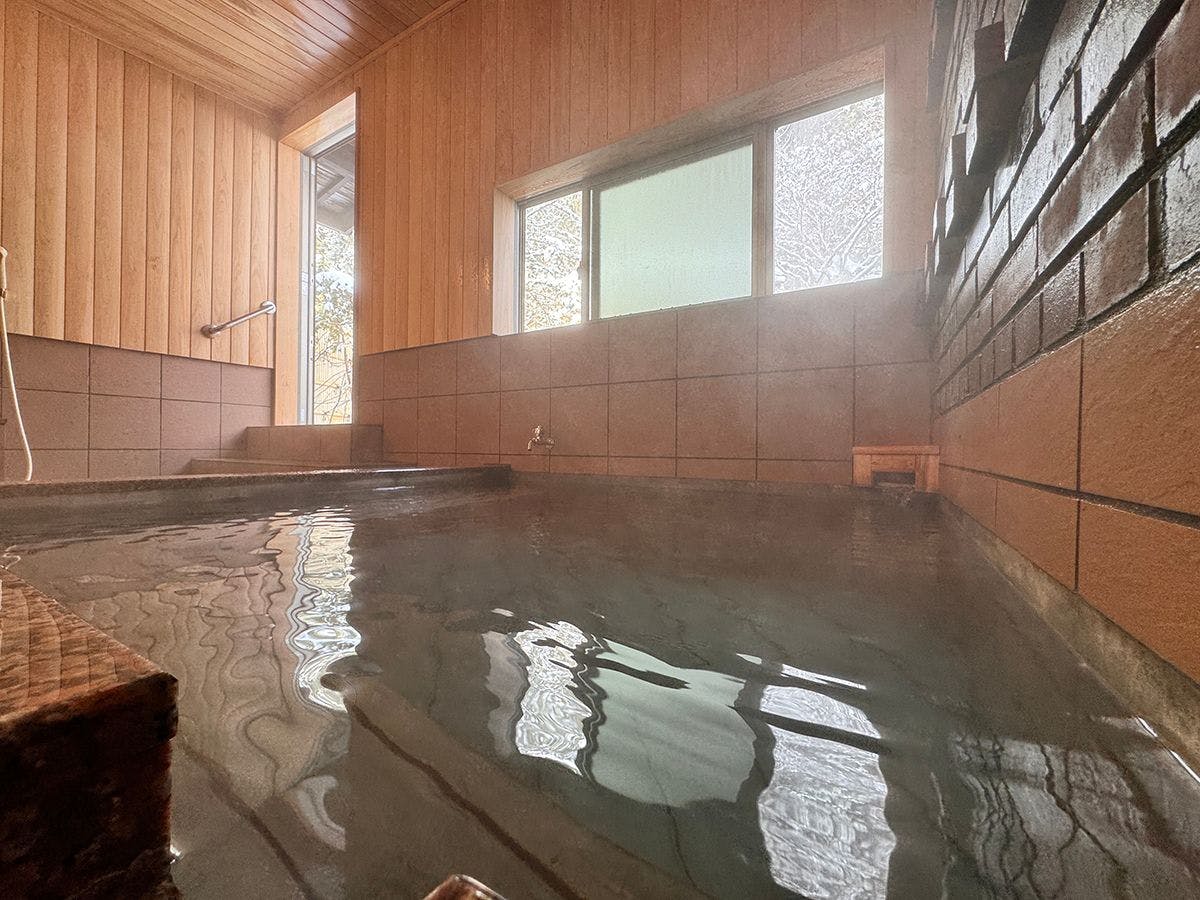 น้ำพุร้อน อ่างอาบน้ำในร่ม ฝ่ายชาย