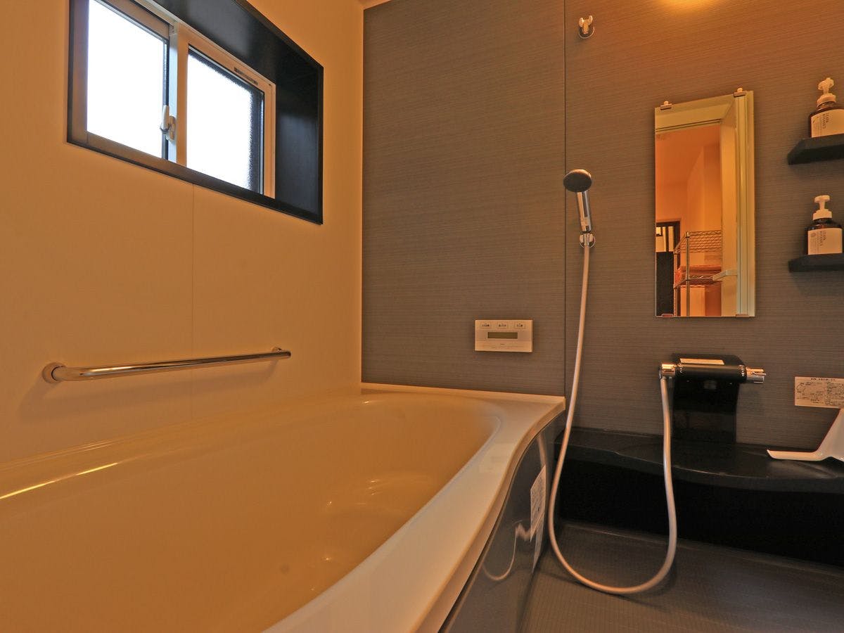 寬敞的浴室，可舒適地伸展雙腿。