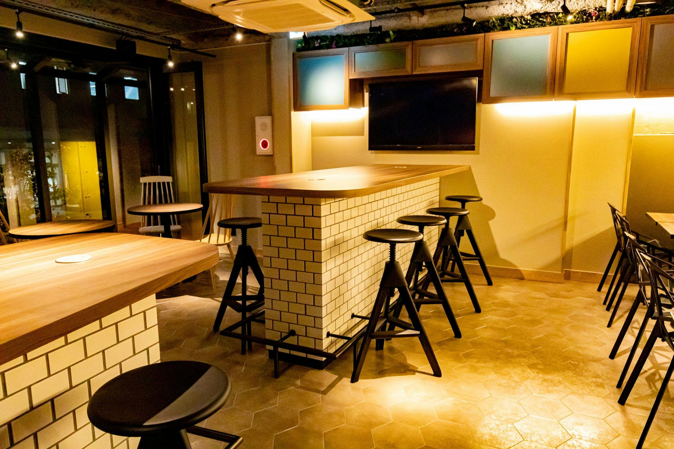 UNDER RAILWAY HOTEL AKIHABARA