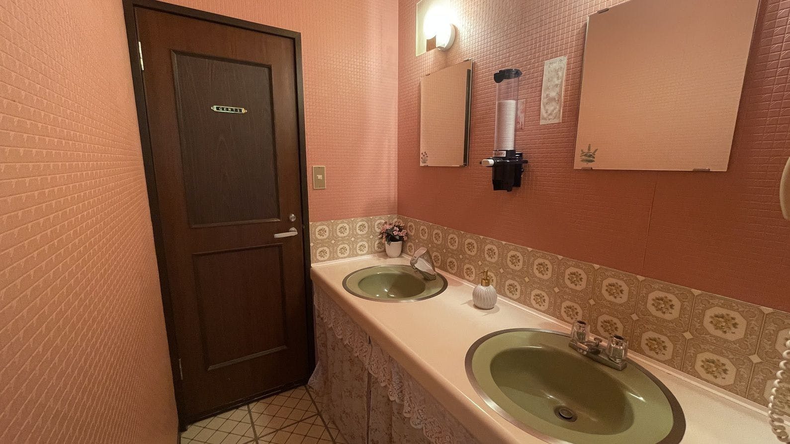 ห้องล้างหน้าชั้น 2