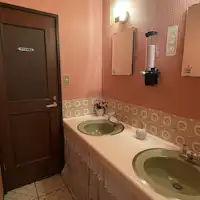 ห้องล้างหน้าชั้น 2