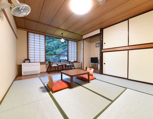 *本館和室8～12畳トイレ付（洗面所なし）