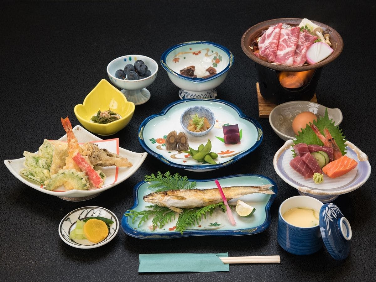 *【ตัวอย่างอาหารเย็น / อาคารหลัก】