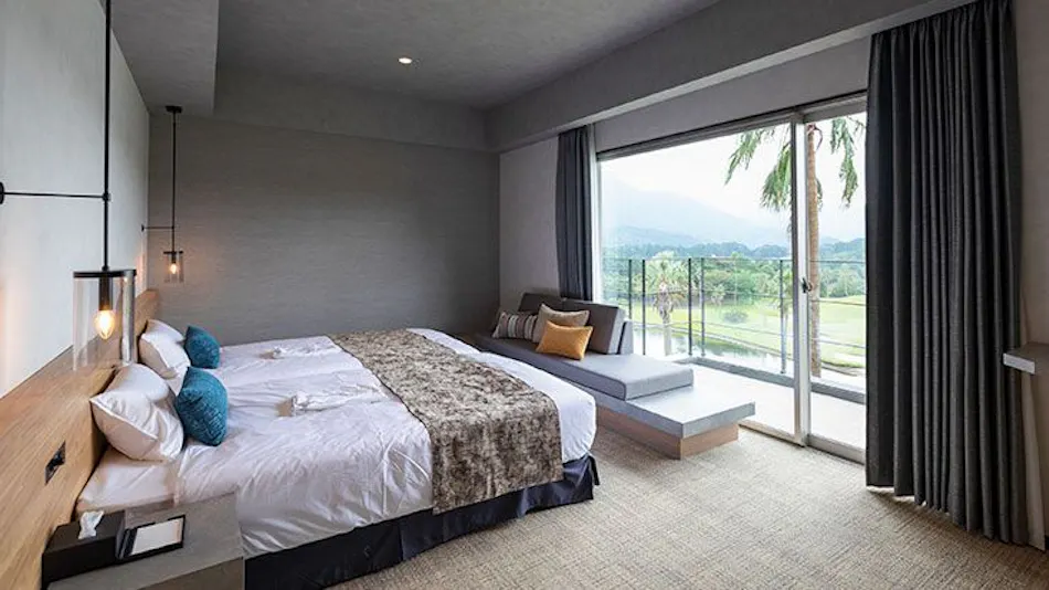 GOLF & RESORT HOTEL Golden Palm Springs