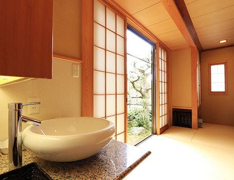 Satsu Onsen: Kameya, an Inn with an Indoor Bath Scented by the Sea Breeze