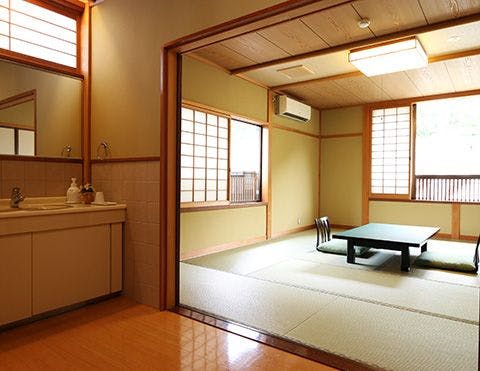 Satsu Onsen: Kameya, an Inn with an Indoor Bath Scented by the Sea Breeze