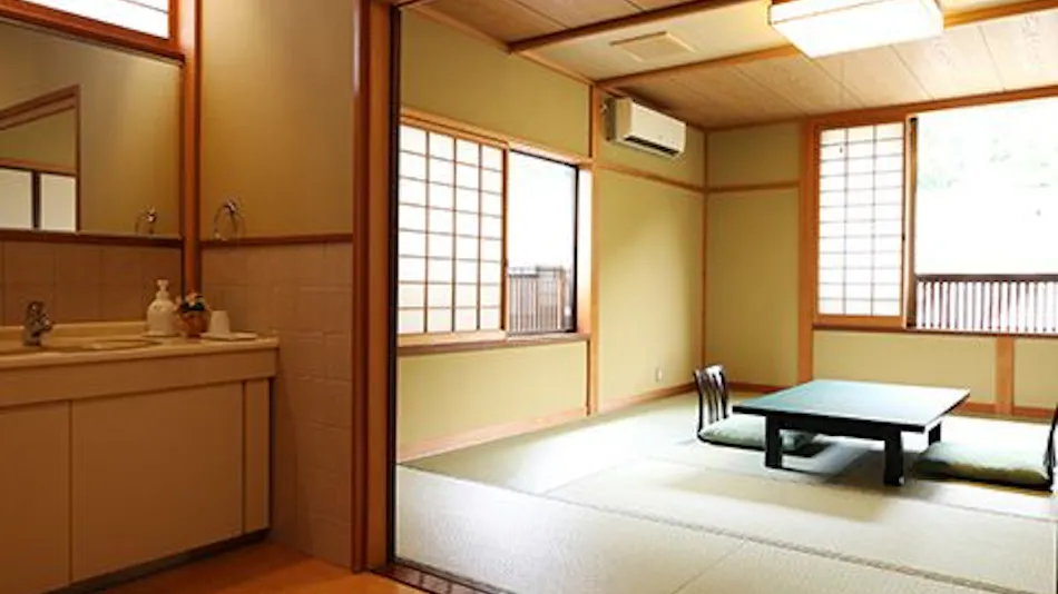 Satsu Onsen: Kameya, an Inn with an Indoor Bath Scented by the Sea Breeze