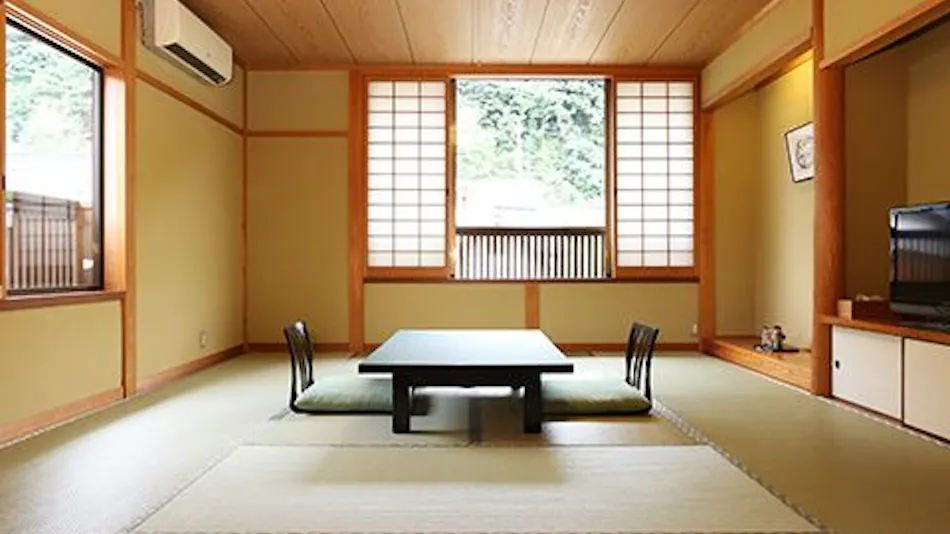 Satsu Onsen: Kameya, an Inn with an Indoor Bath Scented by the Sea Breeze