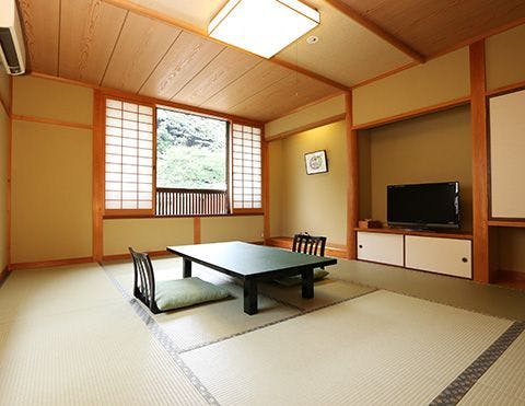 Satsu Onsen: Kameya, an Inn with an Indoor Bath Scented by the Sea Breeze