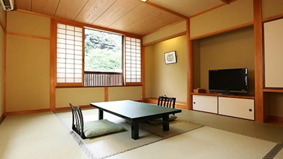 Satsu Onsen: Kameya, an Inn with an Indoor Bath Scented by the Sea Breeze