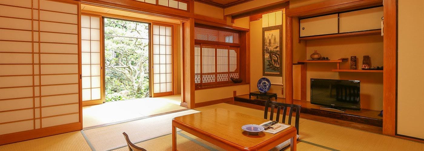 Satsu Onsen: Kameya, an Inn with an Indoor Bath Scented by the Sea Breeze