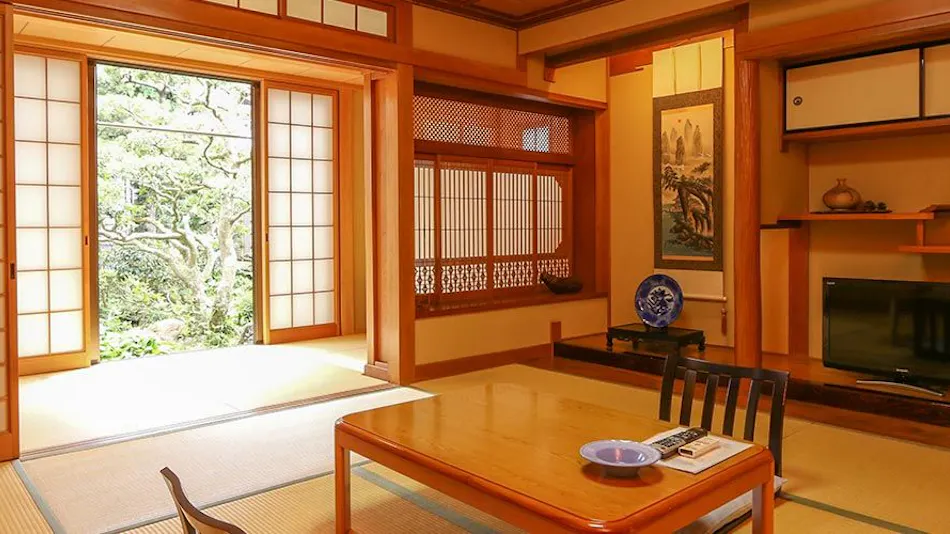 Satsu Onsen: Kameya, an Inn with an Indoor Bath Scented by the Sea Breeze