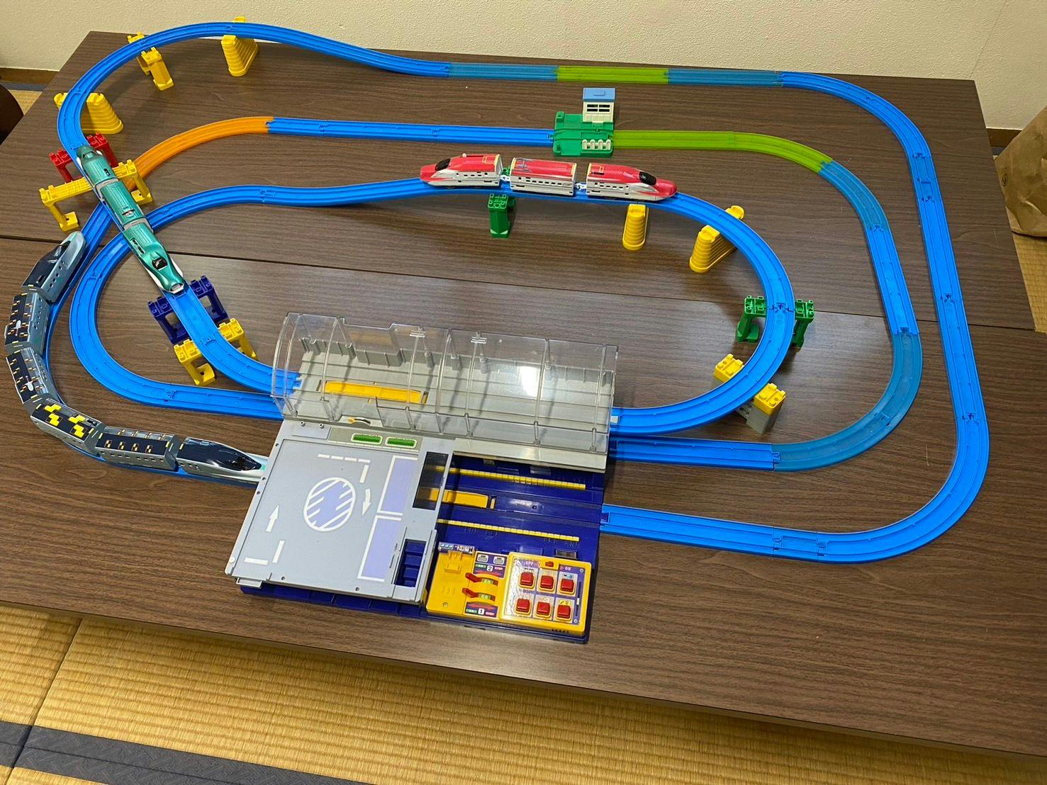 เรามีของเล่นหลากหลายรวมถึง Plarail