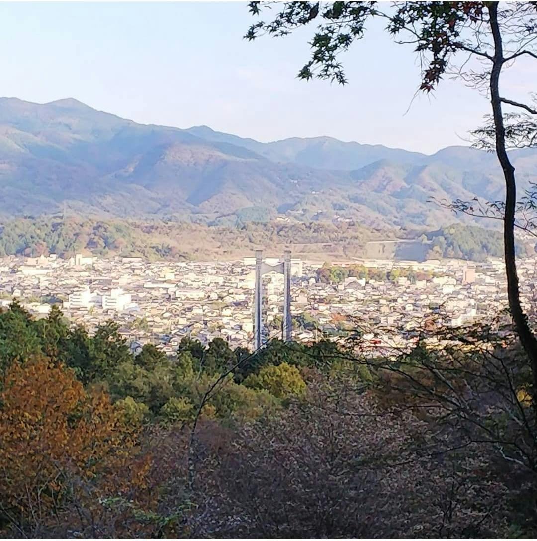 สะพานสวนสาธารณะชิชิบุและย่านใจกลางเมืองชิชิบุ