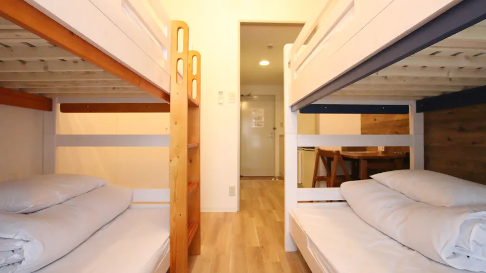 365BASE Outdoor Hostel