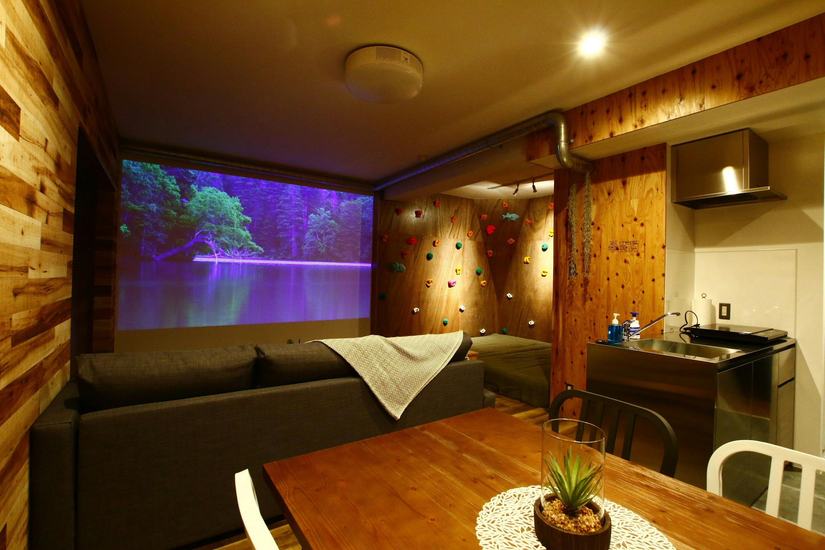 365BASE Outdoor Hostel