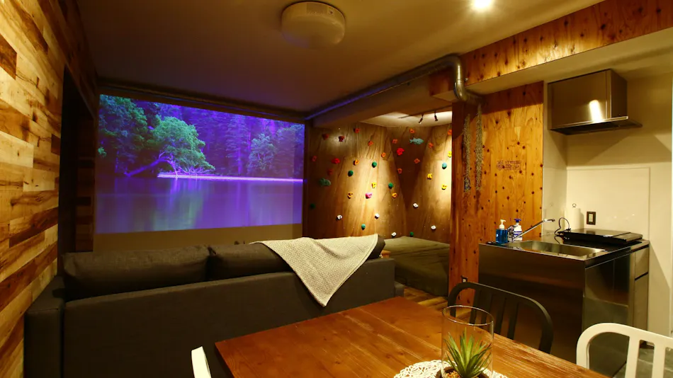 365BASE Outdoor Hostel