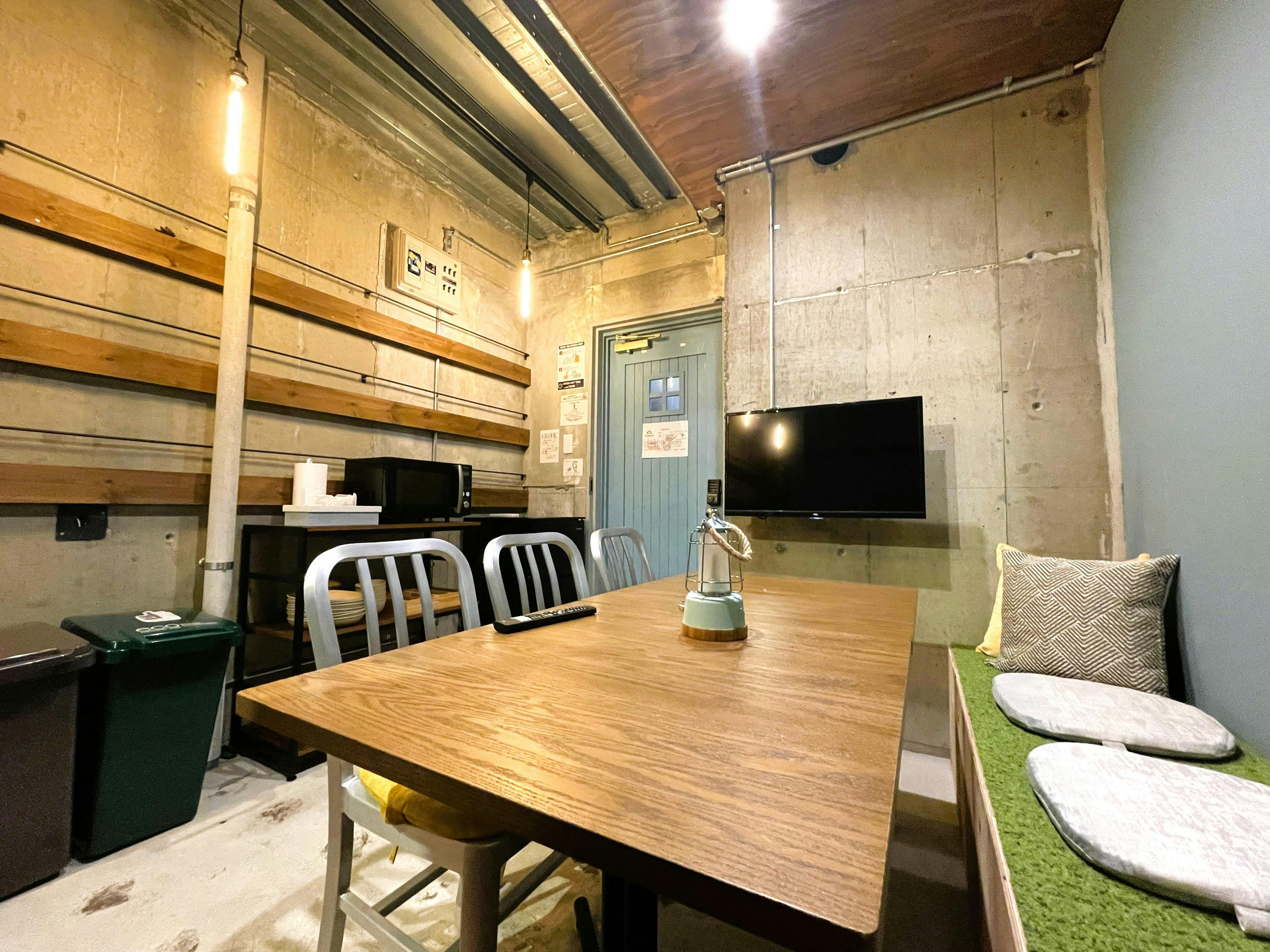 365BASE Outdoor Hostel