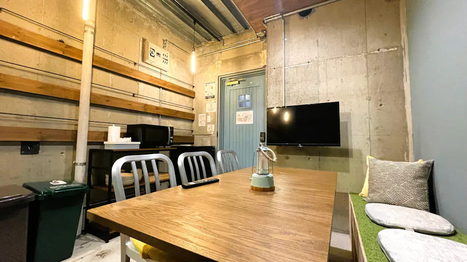 365BASE Outdoor Hostel