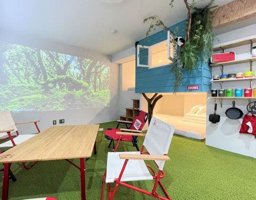 森林の中のツリーハウス