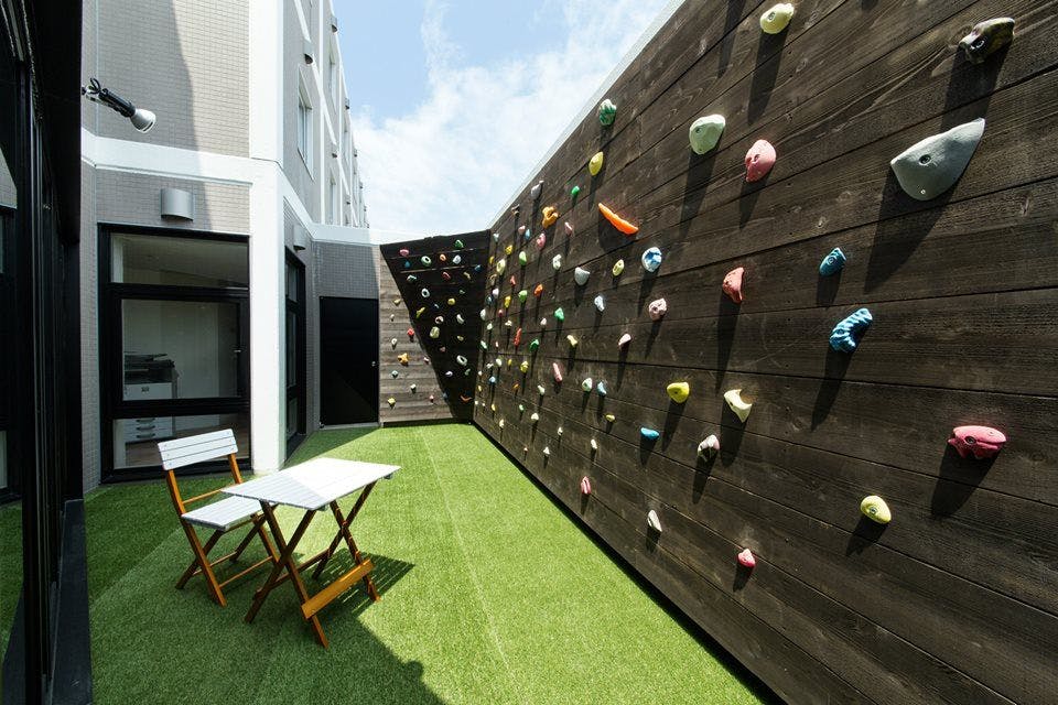 365BASE Outdoor Hostel