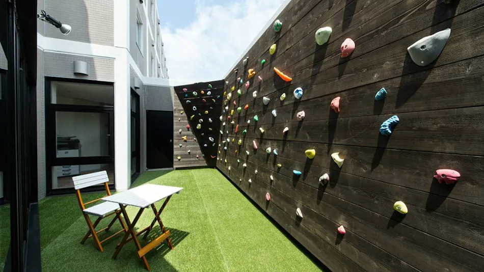 365BASE Outdoor Hostel