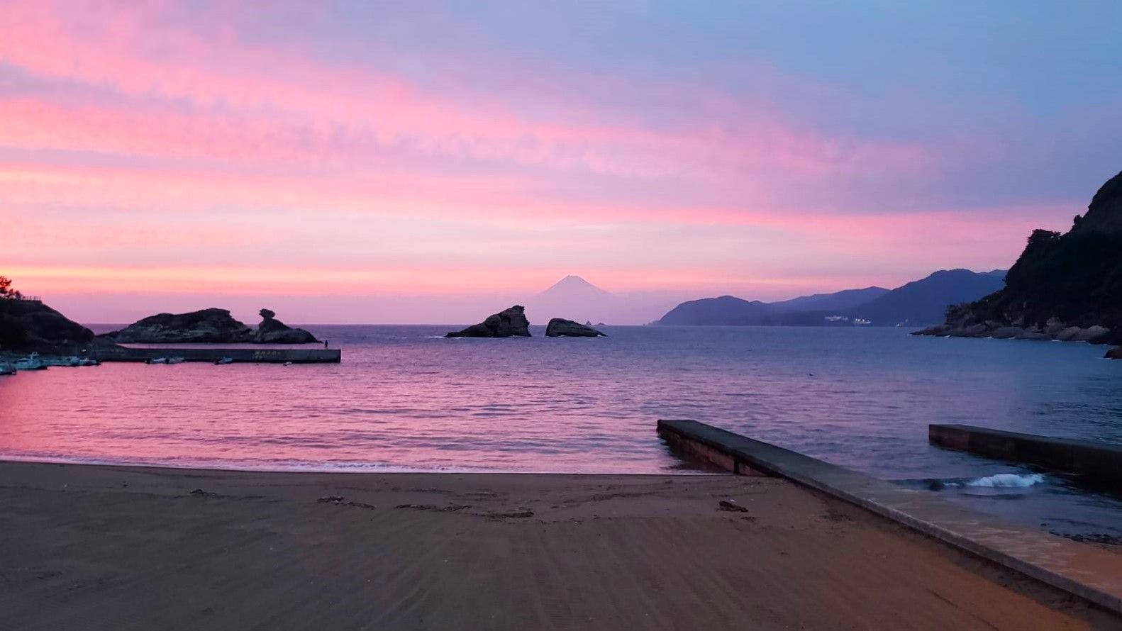 ภูเขาไฟฟูจิยามะยามพลบค่ำ