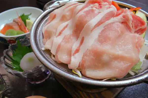 【อาหารเย็น】หมูมักกี้ย่างบนกระทะเซรามิกที่เพิ่มความอร่อย