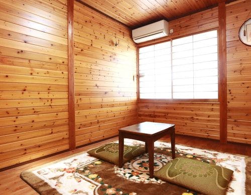 おまかせ部屋◆コテージ風の木の造り♪