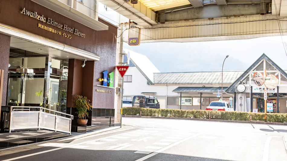 Awa Ikeda Station Front Hotel Eleven
