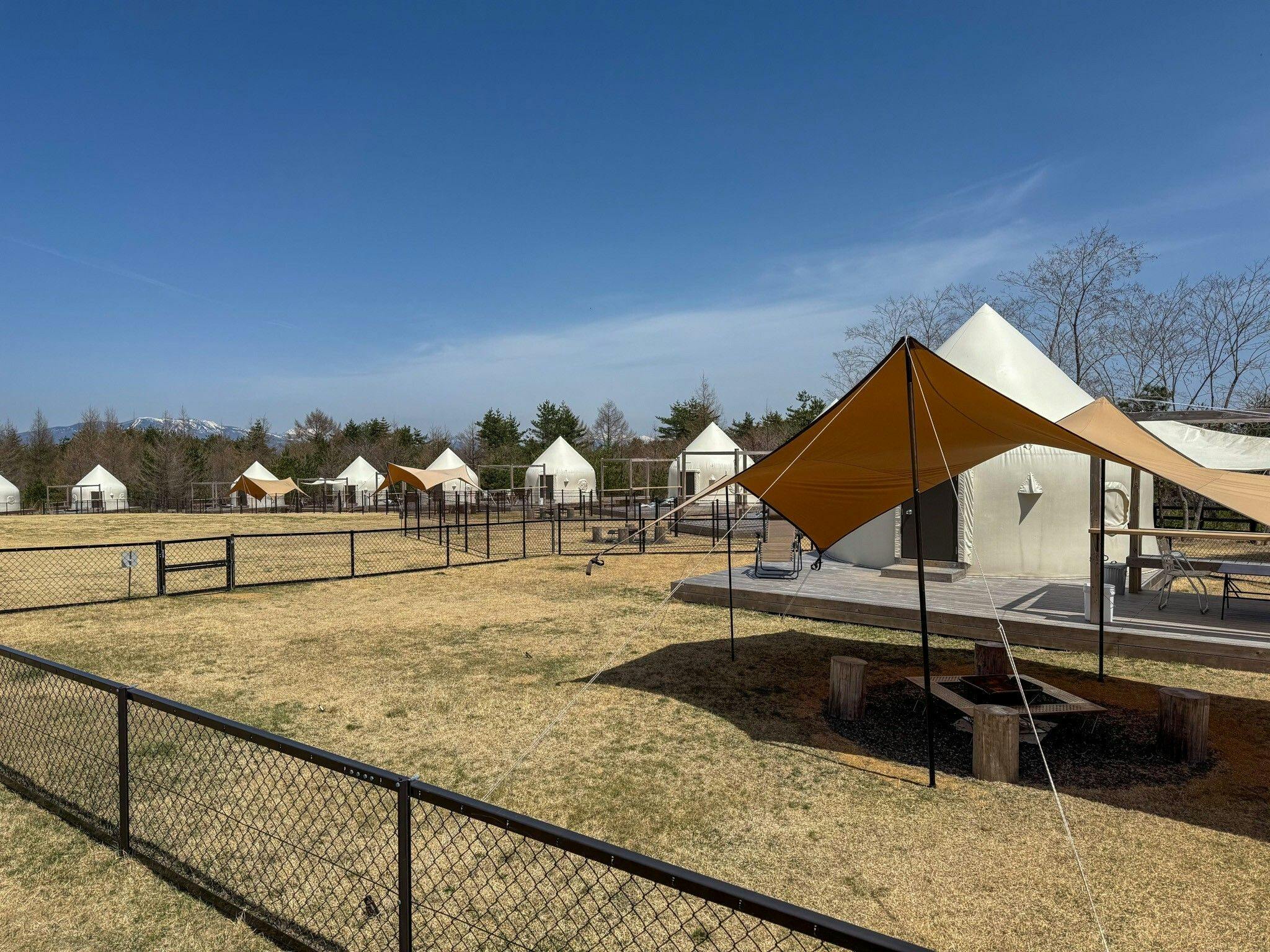 ห้องพักพร้อมพื้นที่วิ่งเล่นสำหรับสุนัข