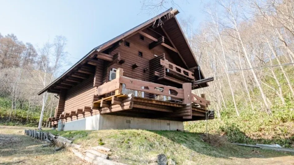 Lake Toya Hillside House