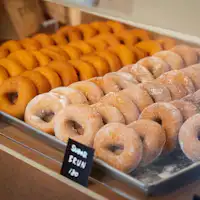 คาเฟ่ที่ตั้งอยู่ในบริเวณเดียวกัน