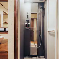 Kamar mandi dengan shower